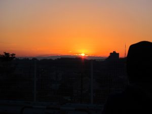 雲の中にある初日の出が出る前
