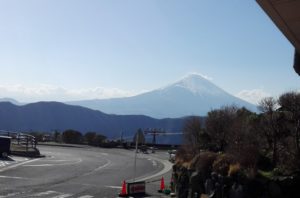 大涌谷駐車場から見る富士山