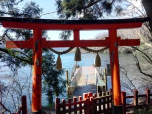 箱根神社への湖からの入口